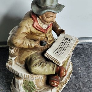 Figura de Porcelana Biscuit: Hombre Mayor Leyendo Partitura - imagen 5