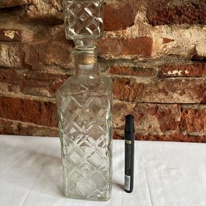 Botellón de Vidrio Repujado para Whisky con Tapón - imagen 4