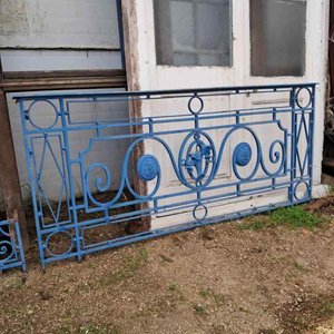 Lote anterior: Baranda de Hierro Forjado Azul con Diseño Ornamental