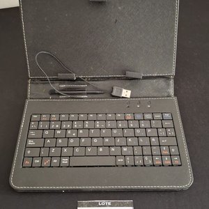 Estuche Protector Universal con Teclado USB para Tablet de 7" a 9" - imagen 1