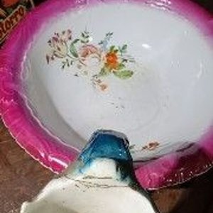 Juego de Palangana y Jarra de Losa con Flores Rosadas - imagen 3