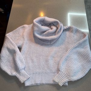 Buzo Crop Corto Talle M con Cuello Alto - imagen 1