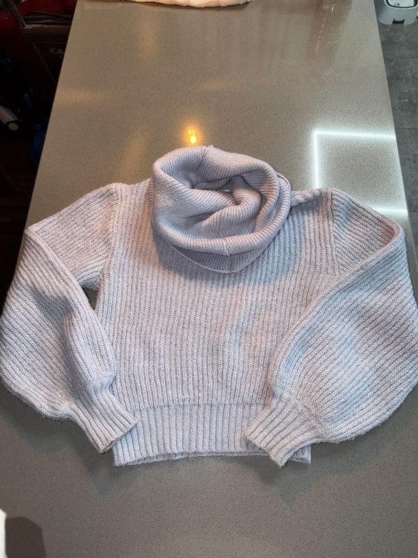 Buzo Crop Corto Talle M con Cuello Alto