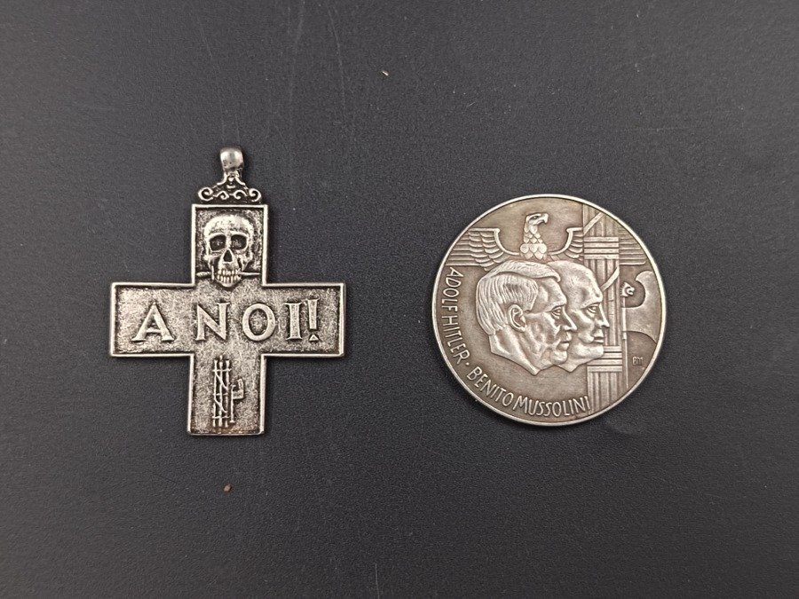 Medalla y Cruz "Mussolini y Hitler"
