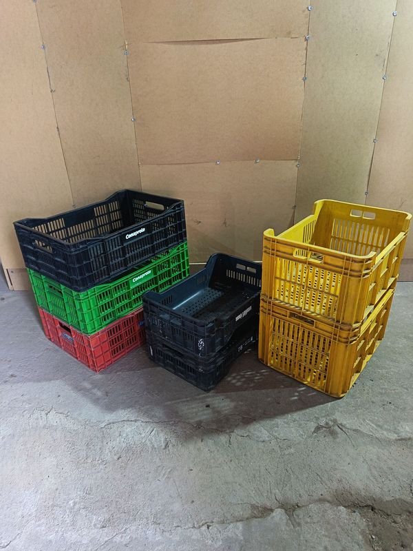 Lote de 7 Cajones Plásticos Apilables de Colores - imagen 1