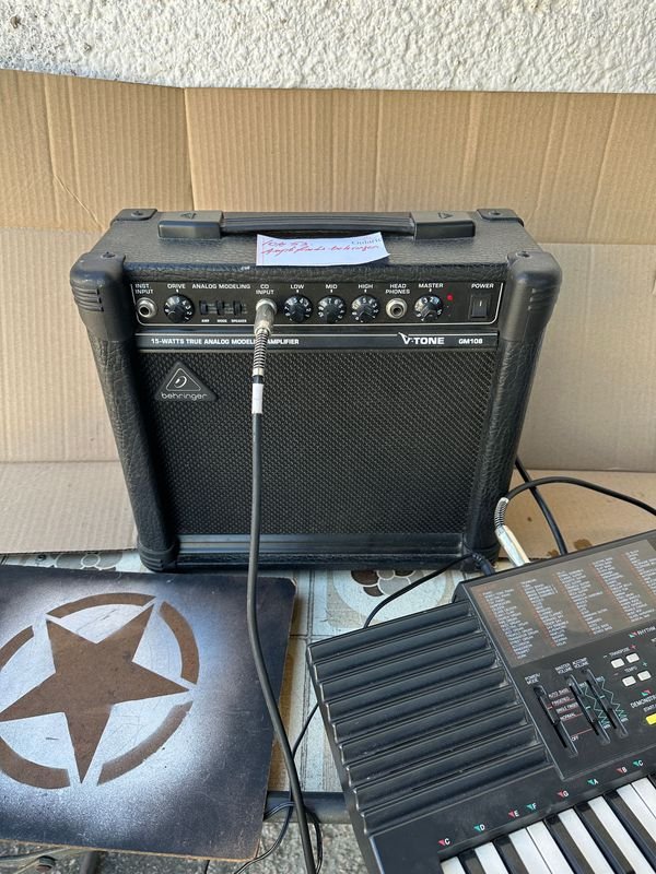 Amplificador de bajo Behringer en buen estado - imagen 3