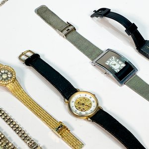 Lote de 10 piezas de fantasía: gargantillas, caravanas, collares y 4 relojes de pulsera para dama - imagen 3