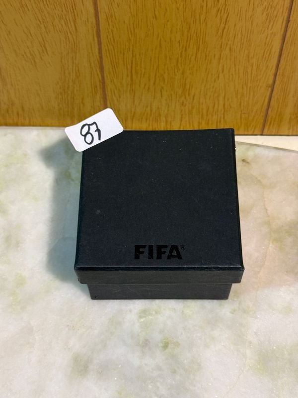 Caja con Monedas de Varios Países y Continentes