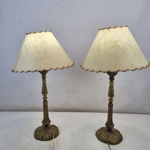 Par de Lámparas de Mesa Vintage en Metal Fundido con Pantallas Cónicas - imagen 2