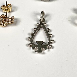 Conjunto de Joyería: Anillo con Turquesa, Colgante de Plata y Aretes Enchapados - imagen 4