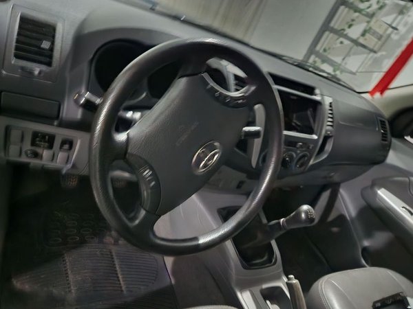 Toyota Hilux 4x2 Diesel Doble Cabina - imagen 9