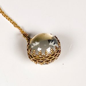 Lote de 6 Piezas de Bisutería: Cadenas Enchapadas, Colgantes, Anillo y Prendedor - imagen 5