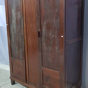 Lote anterior: Ropero Antiguo de Roble con Dos Puertas
