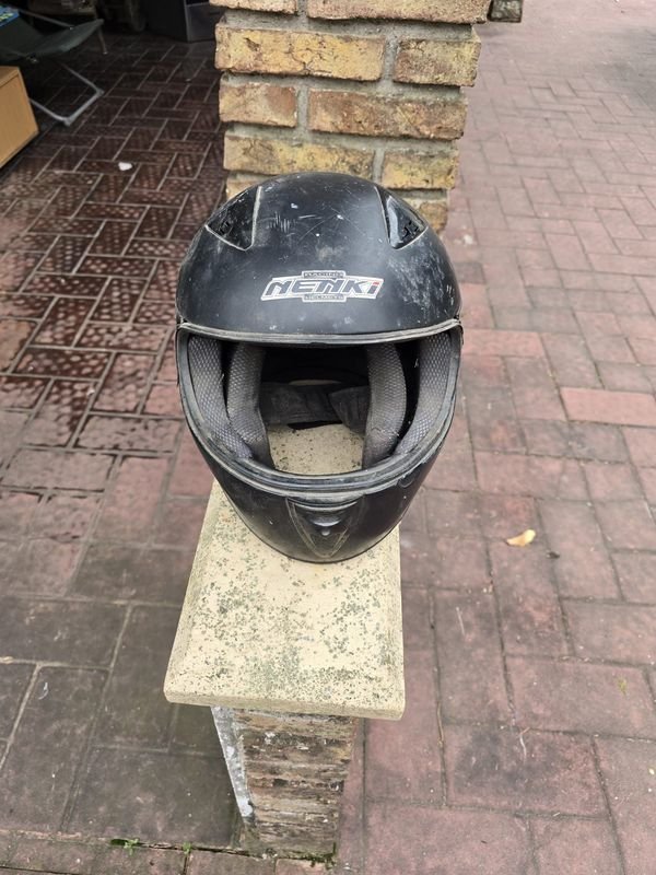Casco de Seguridad Negro Marca "NETKI"