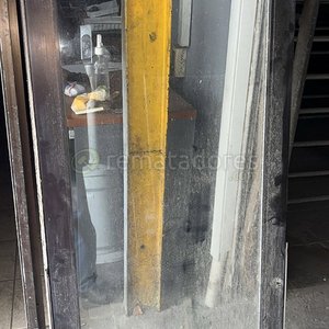 Lote siguiente: Vitrina Exhibidora Metálica con Vidrio