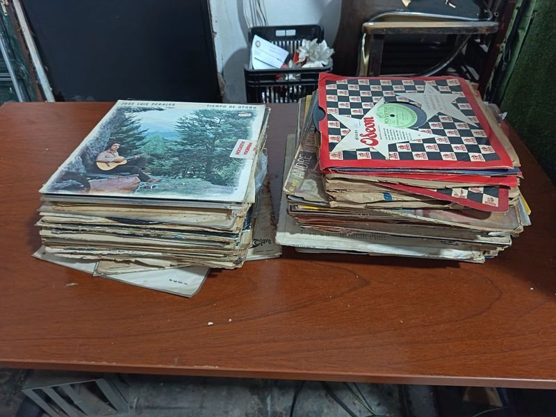 Lote de Discos de Vinilo Varios Artistas y Géneros