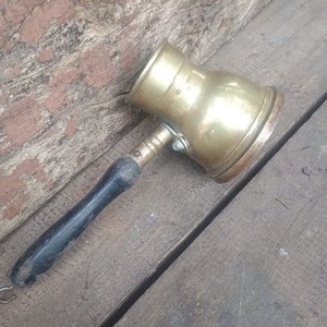 Antigua Cafetera Turca de Bronce con Mango de Madera - imagen 4