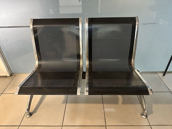 Silla de Tandem de Dos Asientos con Diseño Metálico - imagen 4