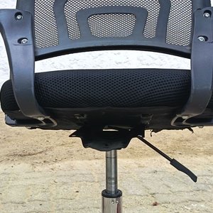 Dos Sillas de Oficina y Taburete con Detalles – Se Vende a la Vista - imagen 5