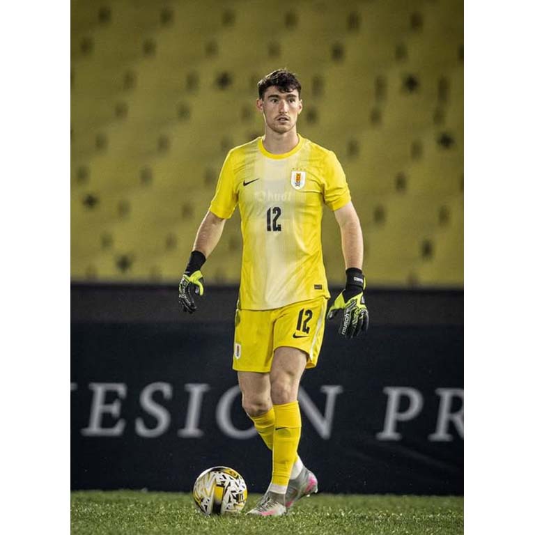 Guantes de portero utilizados en partido Uruguay vs Uzbekistán