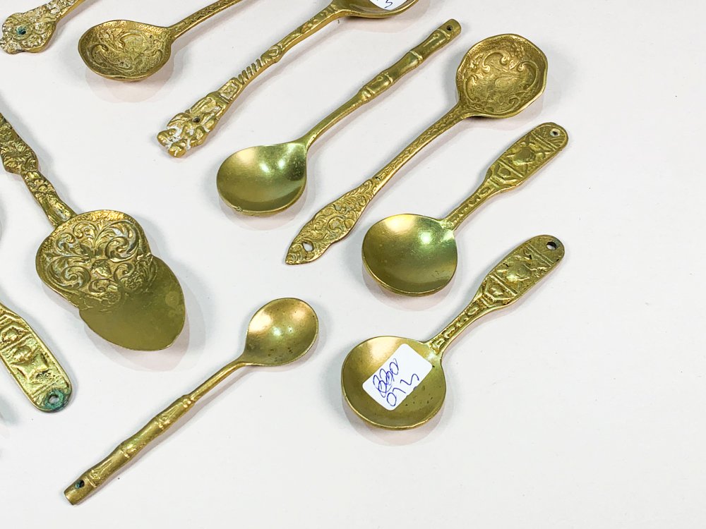 Utensilios de cocina en bronce antiguos - imagen 2