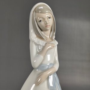 Figura de Porcelana Española "Juanita" de M. Requena - imagen 4