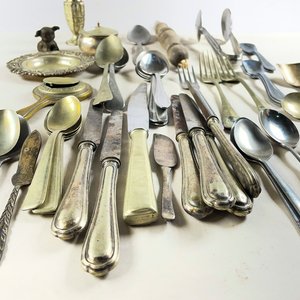 Lote de Cubiertos Metálicos: Tenedores, Cuchillos y Cucharas Soperas - imagen 3