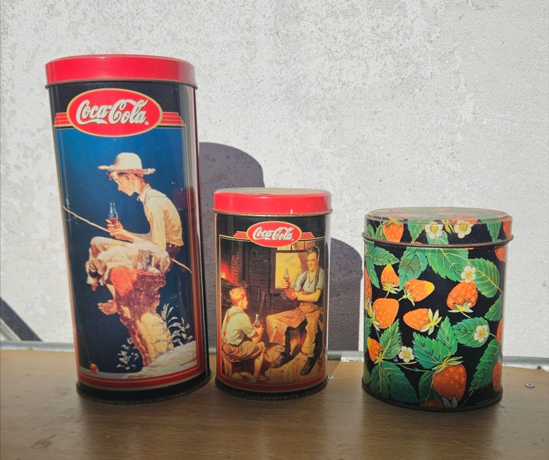 Lote de Latas Vintage Coca-Cola y Frutillas
