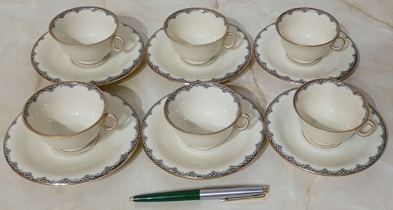 Lote anterior: Tazas de café de Porcelana Alemana Hutschenreuther Hohenberg con bordes dorados