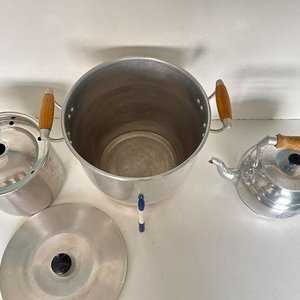 Lote anterior: Olla Grande con Fondo de Cobre, Hervidor y Caldera de Aluminio