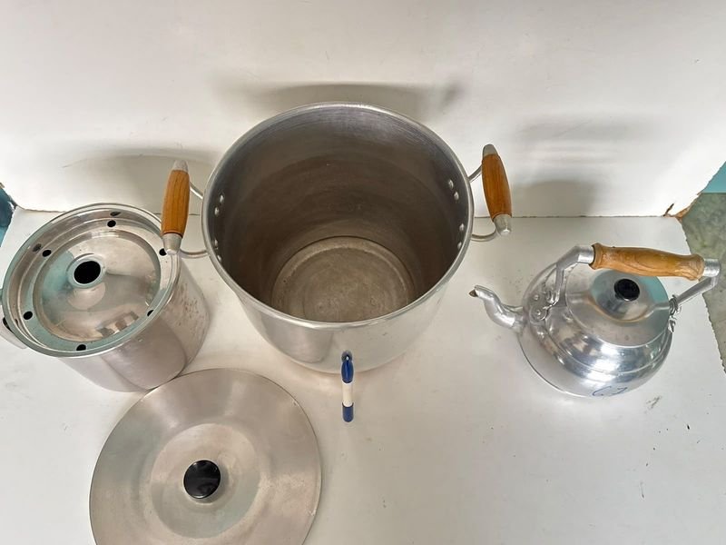 Olla Grande con Fondo de Cobre, Hervidor y Caldera de Aluminio