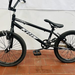 Bicicleta BMX KRW Rodado 20 Negra con Detalles - imagen 4