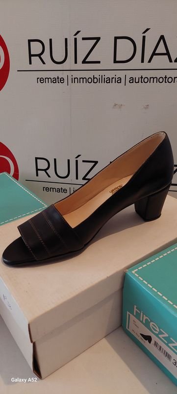 Zapatos de tacón alto en excelente condición - imagen 3