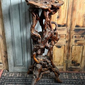 Lote siguiente: Pedestal de Raíz Natural Tallada 92 cm