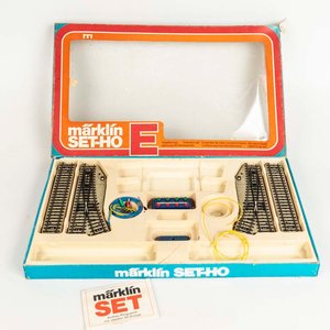 Lote siguiente: Juego de vías para tren Marklin made in Western Germany en su caja original.
