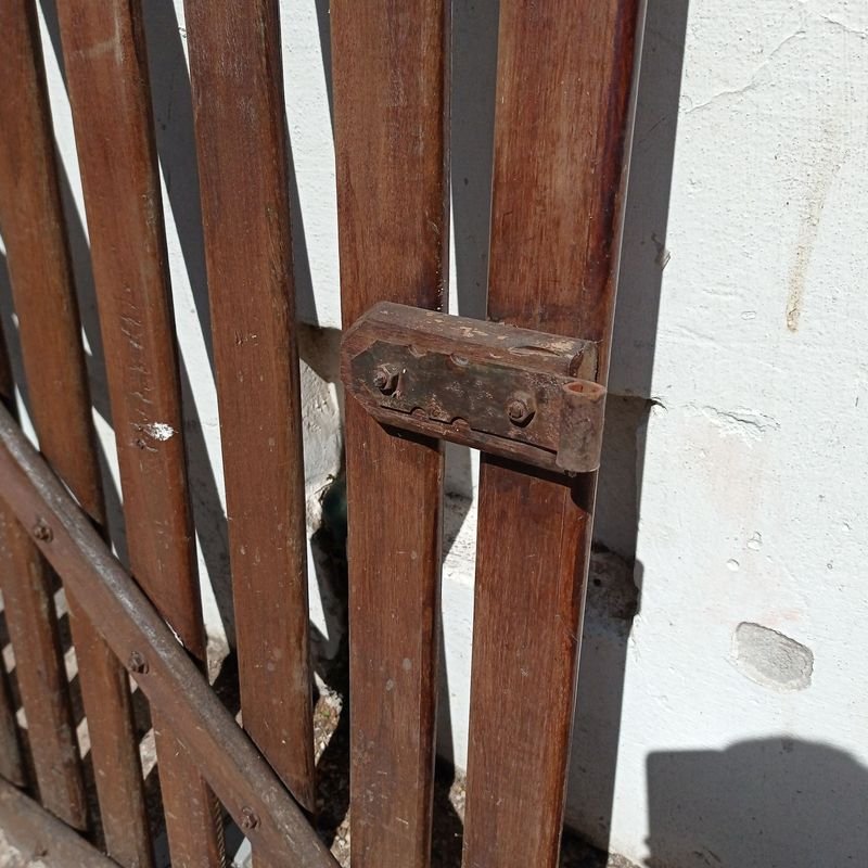 Portón de dos hojas en madera dura para venta - imagen 3