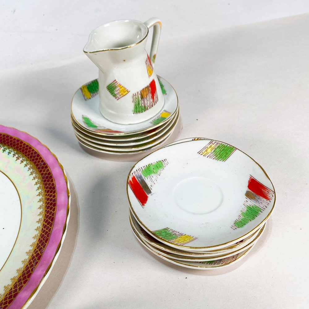 Lote de platos y tazas de porcelana y cerámica - imagen 4