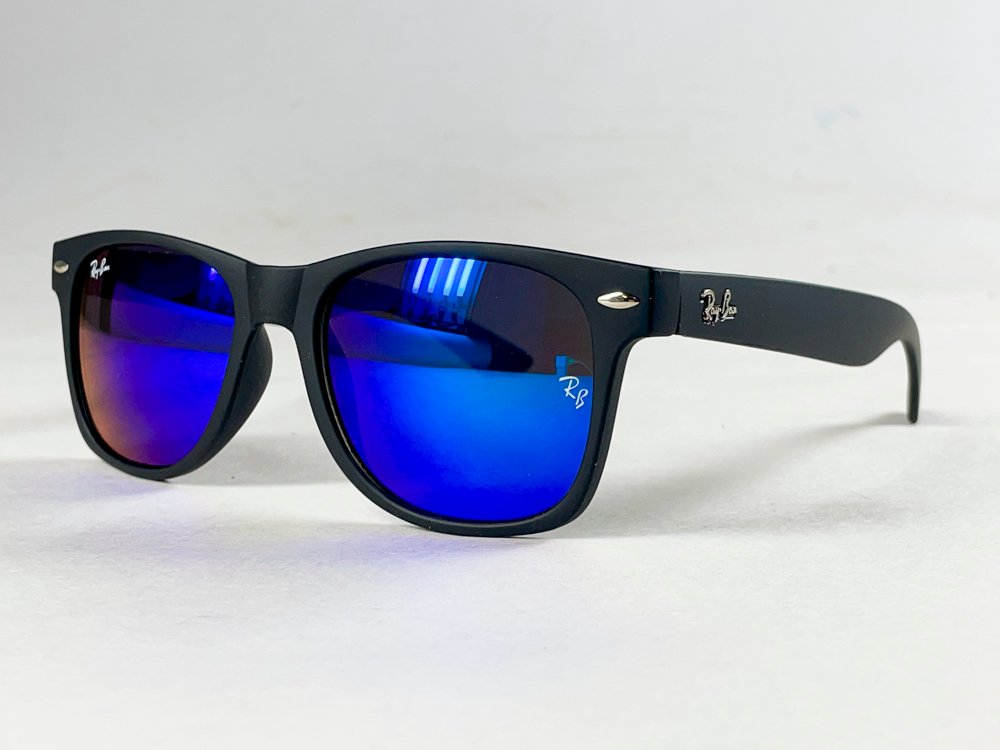 Lote anterior: Par de lentes de sol negros con lentes azules