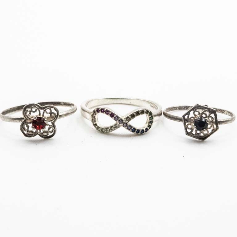 Tres Anillos de Plata con Piedras de Colores y Diseño Infinito