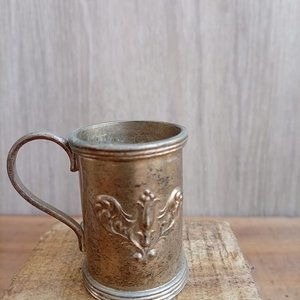 Lote siguiente: Vaso de Metal con Diseño Repujado