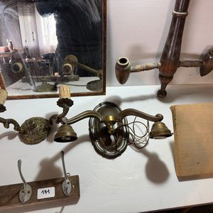 Lote de Artefactos de Iluminación, Espejo y Adornos Antiguos - imagen 1