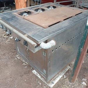 Cocina Industrial Acero Inoxidable 4 Hornallas con Plancha y Puertas - imagen 2