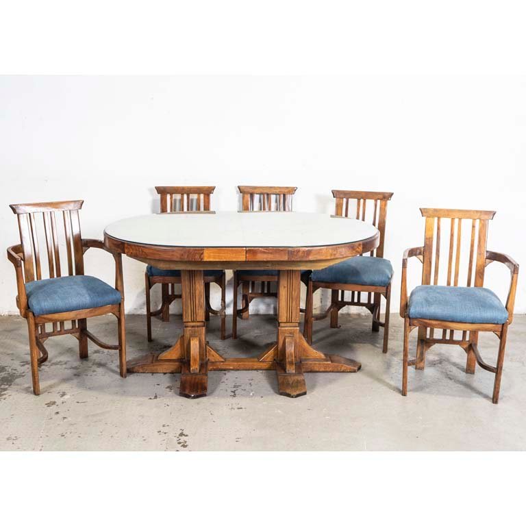 Lote anterior: Mesa de comedor oval y sillas con asientos tapizados en tela azul