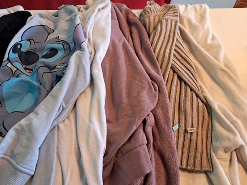 Pretemporada: Colección de 10 buzos y sacos en hilo, lana y polar - imagen 3