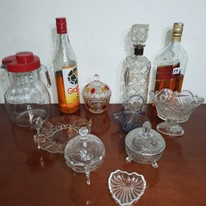  Botella de whisky y botella de grapa miel empezadas - imagen 3