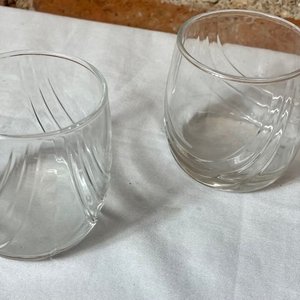 Juego de 4 Vasos para Whisky con Diseño Ondulado - imagen 2