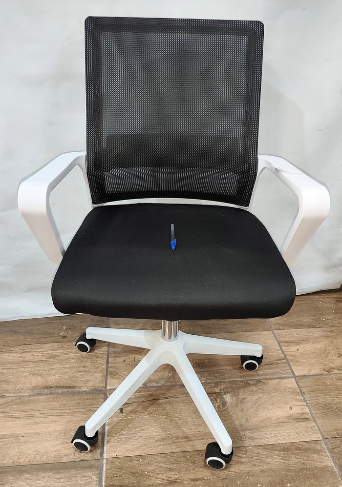 Silla oficina respaldo lumbar en malla, color blanco, nueva - imagen 4