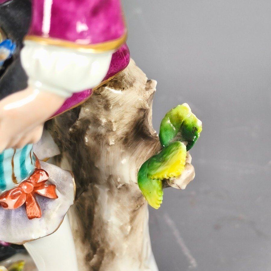Figura de caballero en porcelana alemana Sitzendorf - imagen 10