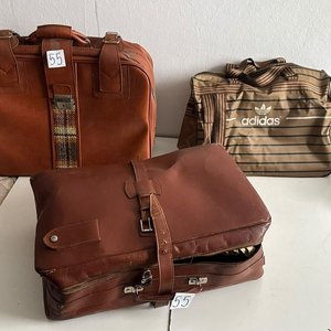 Dos Valijas Antiguas de Cuero y Bolso Deportivo Adidas - imagen 2