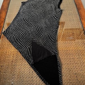 Blusa Negra con Brillos Plateados Talle S Marca Quiz - imagen 3
